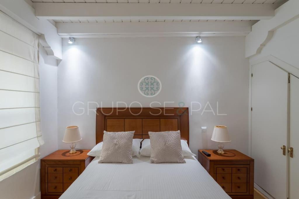 Ad10 Full House Near Cathedral By Antonia Diaz Street Seville