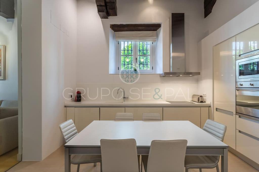 Ad10 Full House Near Cathedral By Antonia Diaz Street * Seville