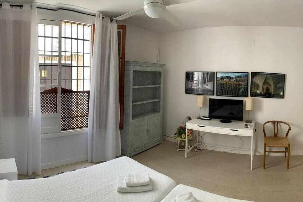 Precioso Lugar En Barrio Sta Cruz Sevilla