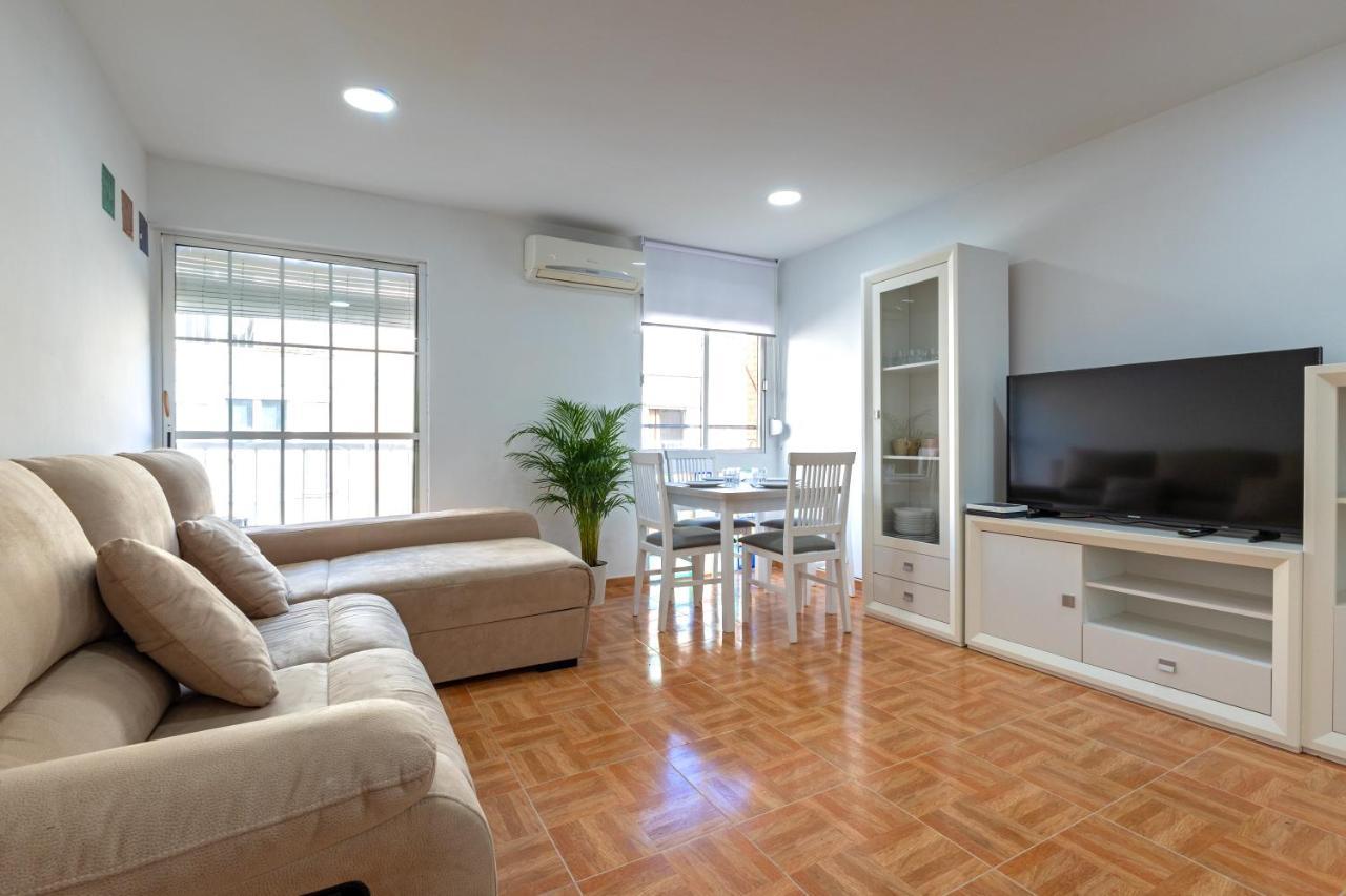 Charming 2 Bedroom At Triana Center By Oui Apartment *