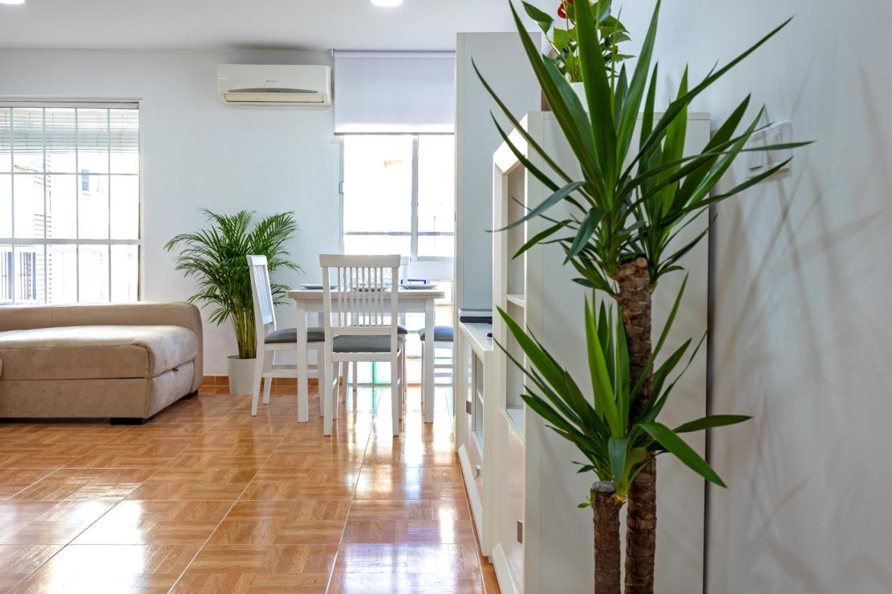 Charming 2 Bedroom At Triana Center By Oui *