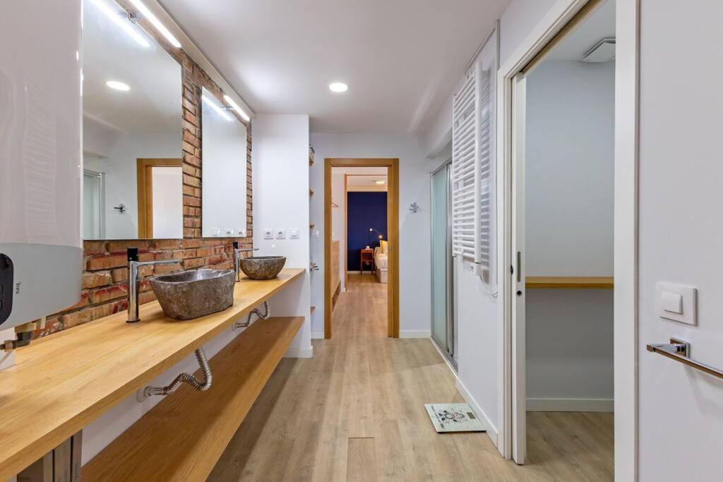 Menendez Center Seville