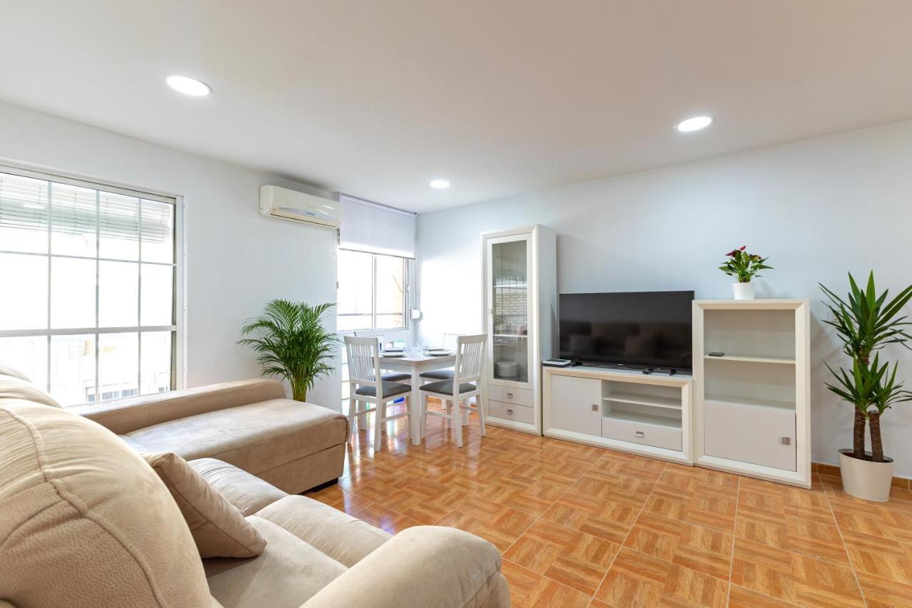 Charming 2 Bedroom At Triana Center By Oui