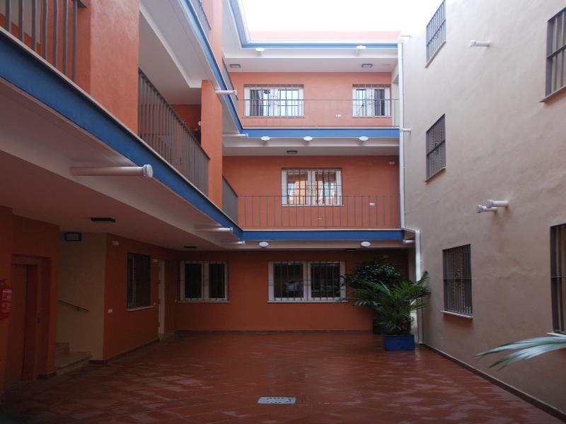 Metropolis Apartment