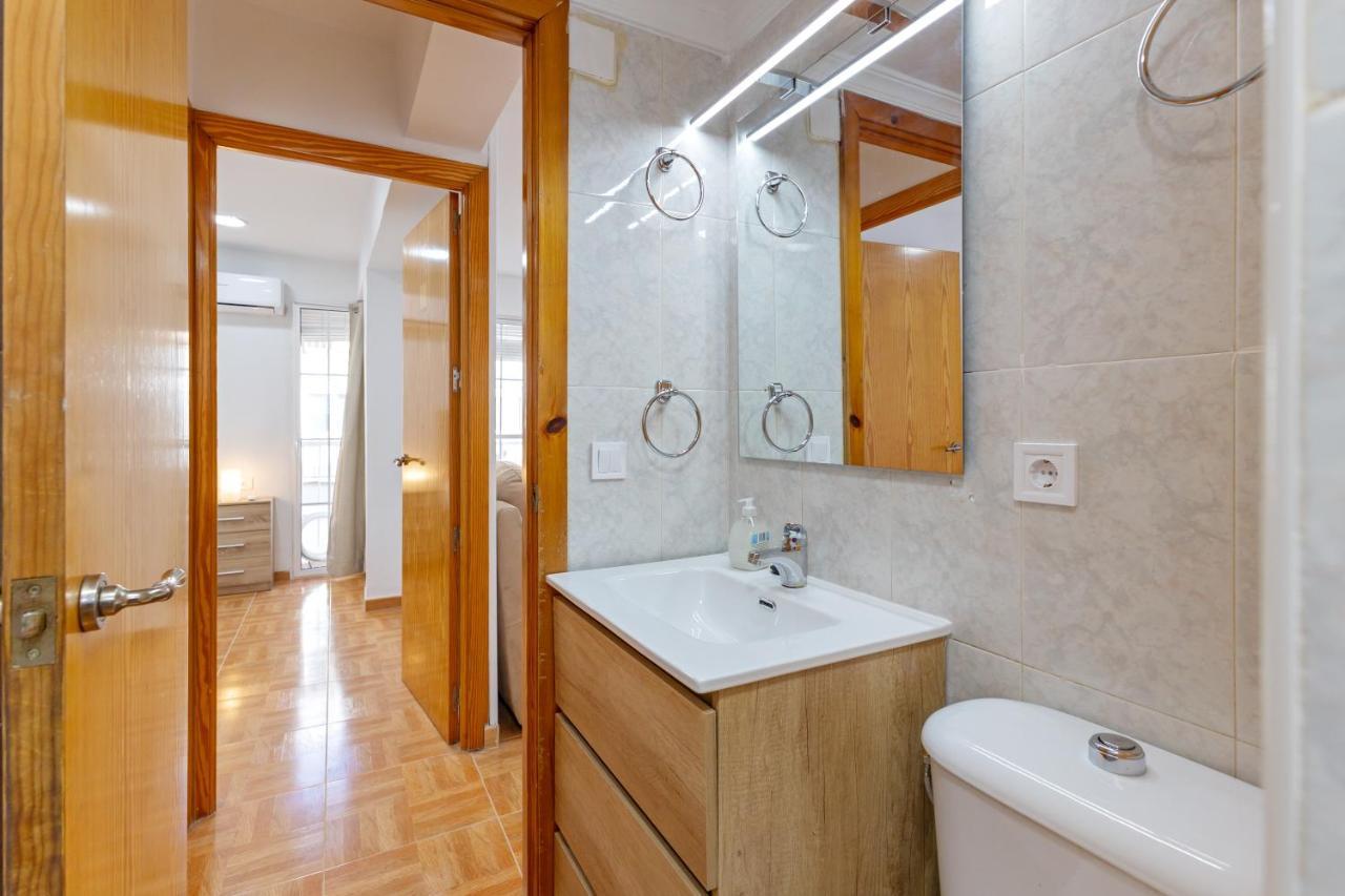 Charming 2 Bedroom At Triana Center By Oui Apartment