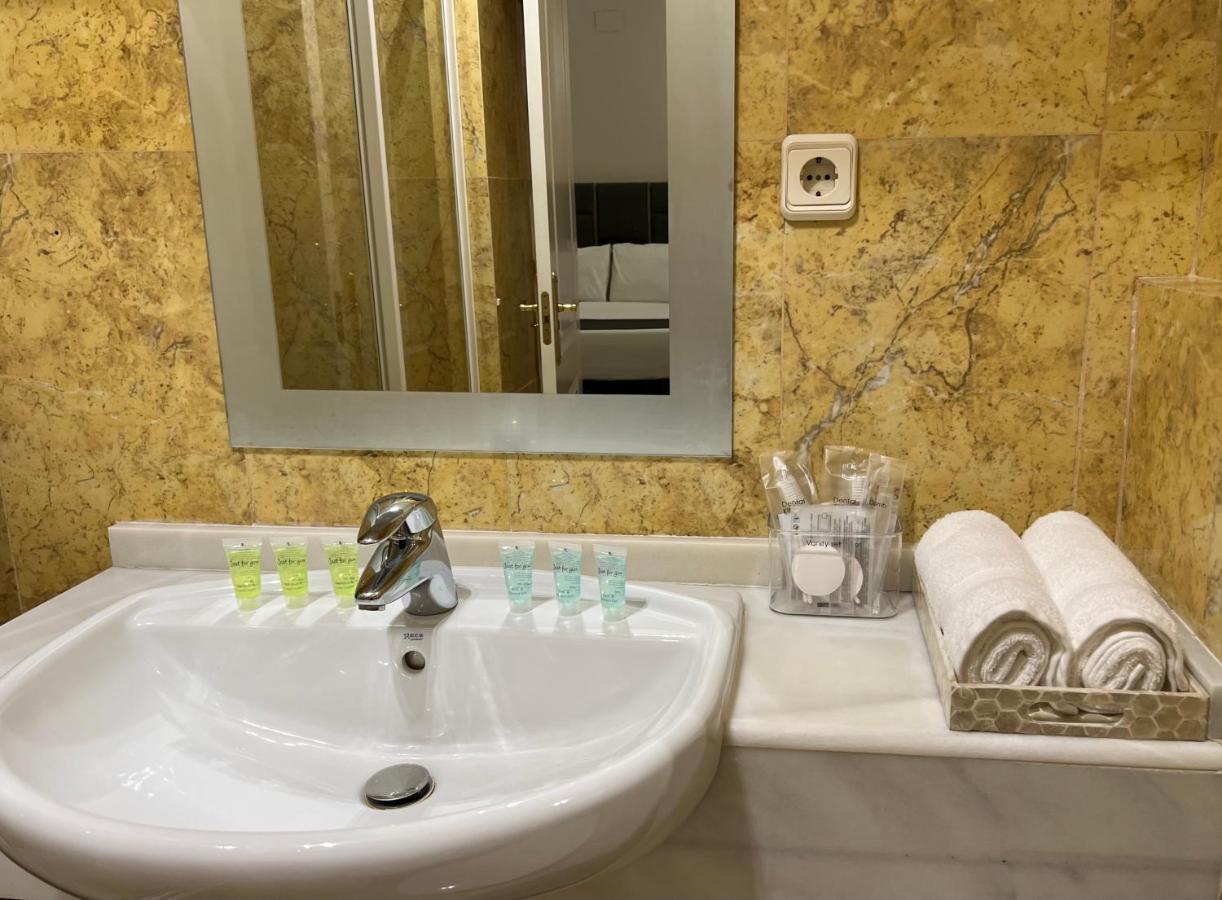Elegant * Seville
