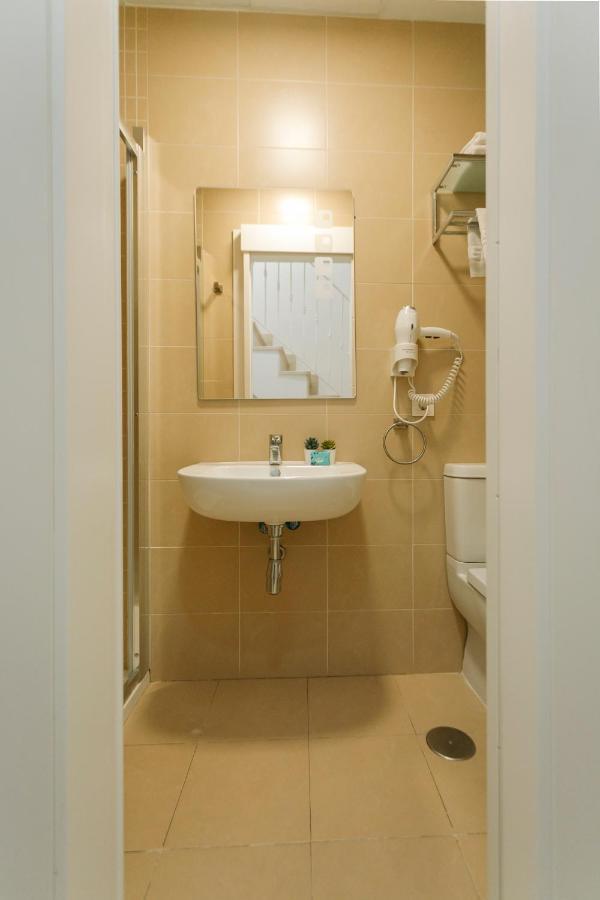O&l Lumbreras: Bright Duplex With Private Terrace