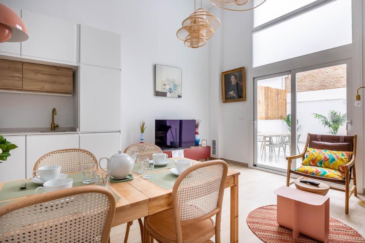 Pop Art Historia De Conde Negro Con Patio Privado Apartment