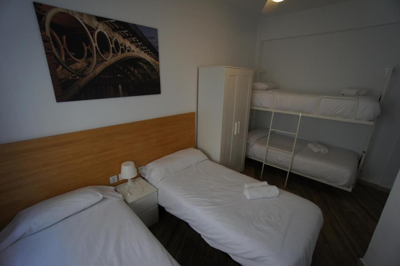 Rentalsevilla Espacioso Y Acogegor Apartamento De 3 *