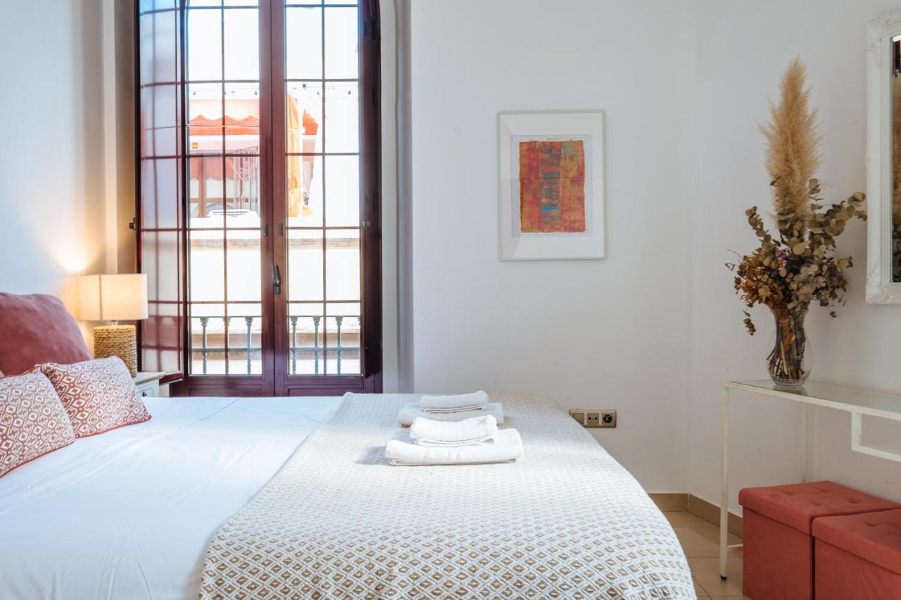 Apartment Homeyseville-amazing Penthouse Giralda Views 8 Pax, Parking Optional Seville