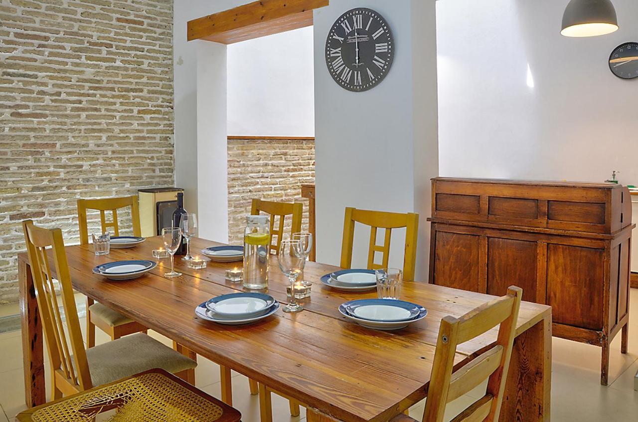 Casa De La Tinaja Seville