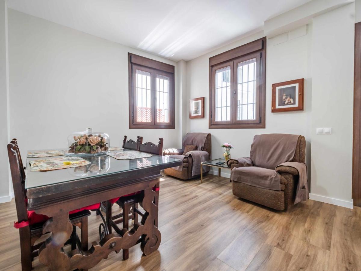 2 Bedrooms 2 Bathrooms - Triana- * Seville