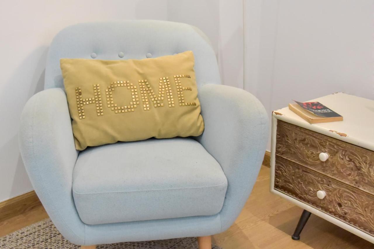 New! Retro In Neighbourhood Apartment *