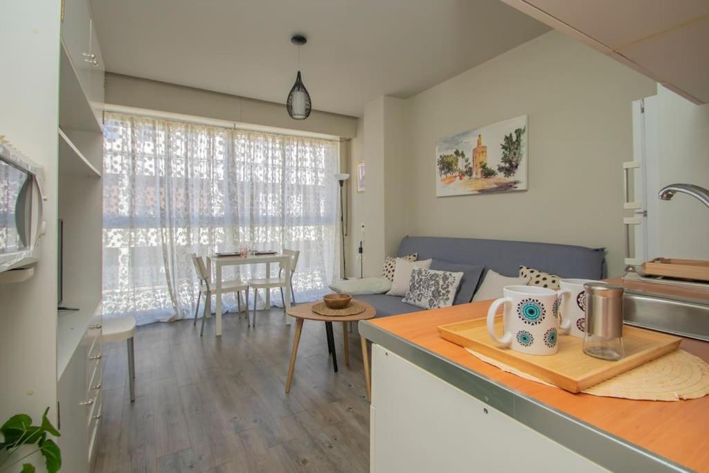 Muy Centrico, Tranquilo Y Confortable **a/c-wifi** * Seville