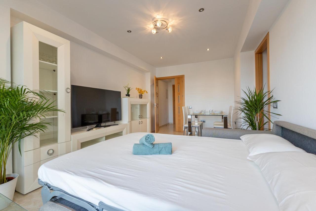 Apartment Charming 3 Bedroom At Triana Center By Oui *