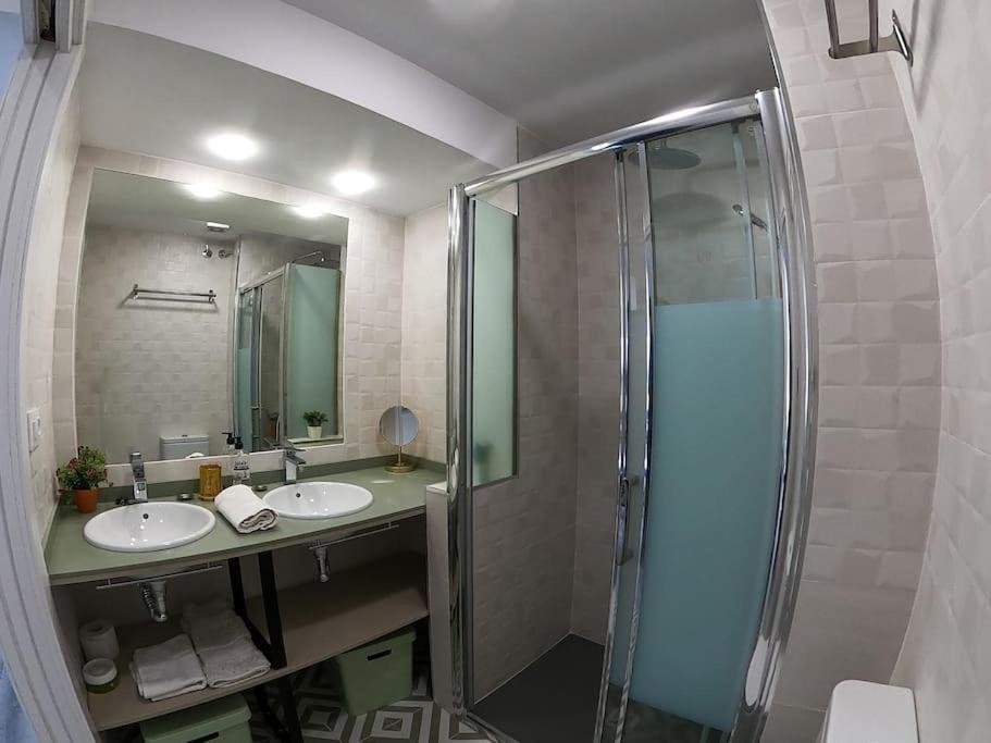 Roch - Stylish Near Metro Apartment *