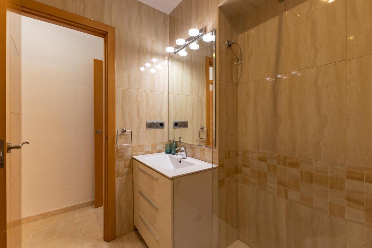 Charming 3 Bedroom At Triana Center By Oui Apartment