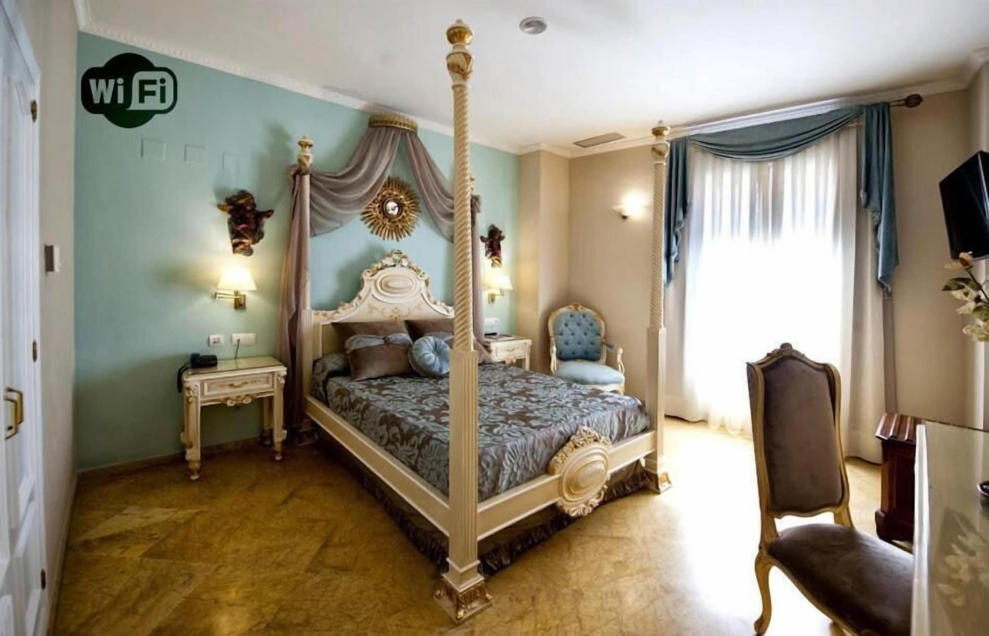 Adriano Boutique Hotel 3*