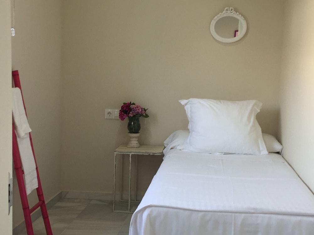 Nuea Alameda Guest house