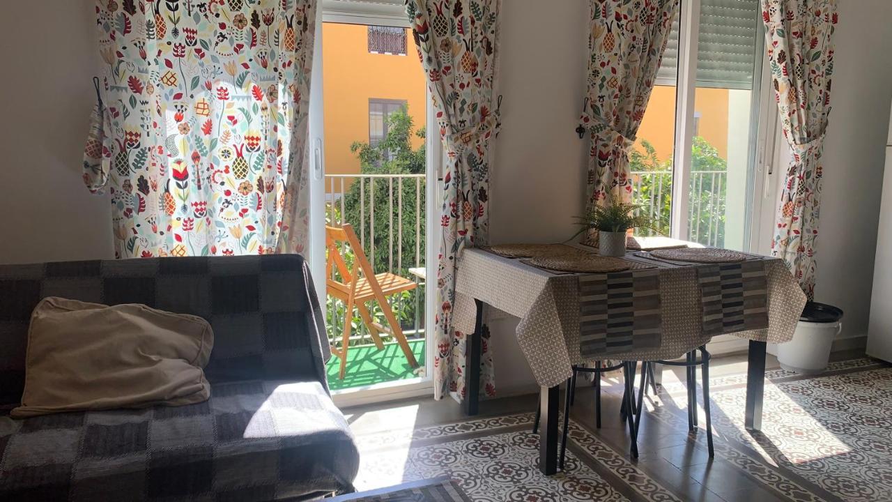 Violeta With Cozy Balcony