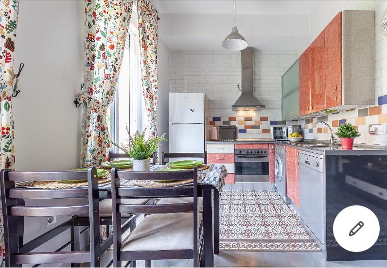 Violeta With Cozy Balcony Apartamento Sevilla