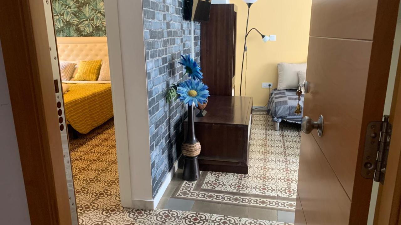 Apartamento Violeta With Cozy Balcony Sevilla