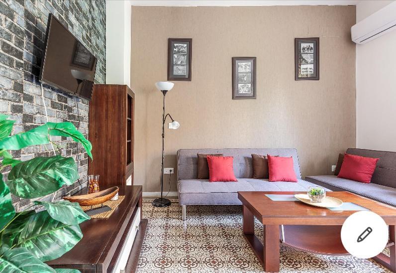 Violeta With Cozy Balcony Apartamento Sevilla