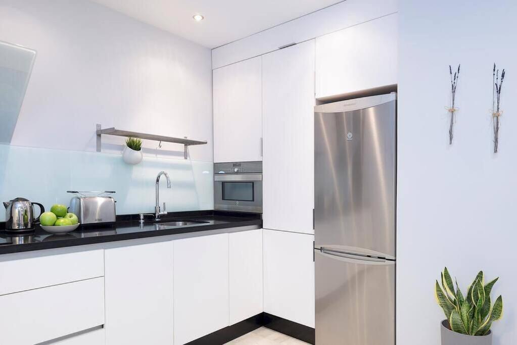 A19 Brand New By Triana Bridge Apartment *