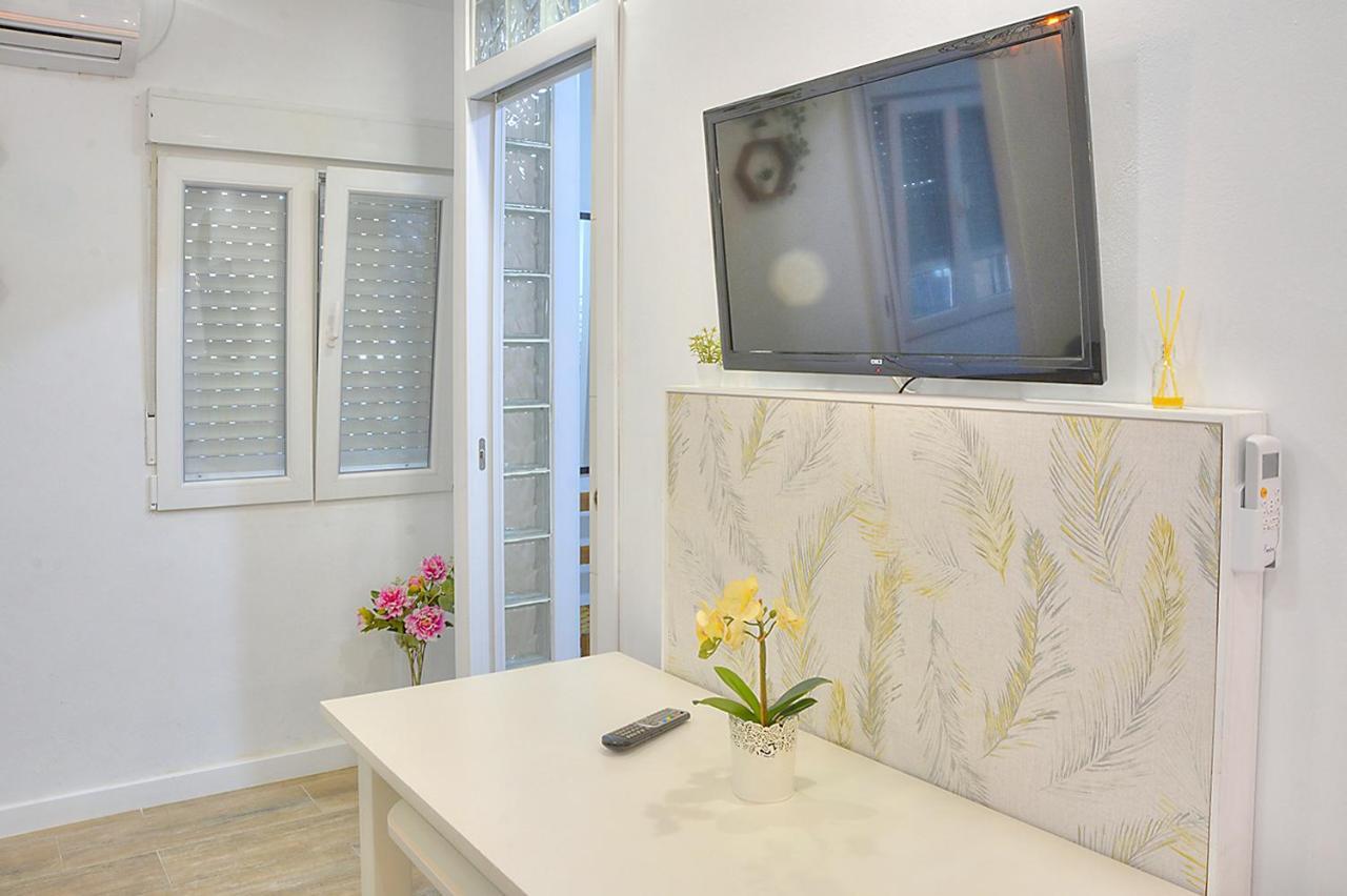 Family In Triana Apartment Seville