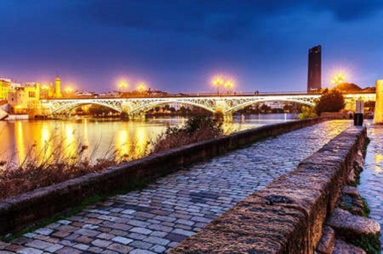 Apartment Atico Aire De Triana