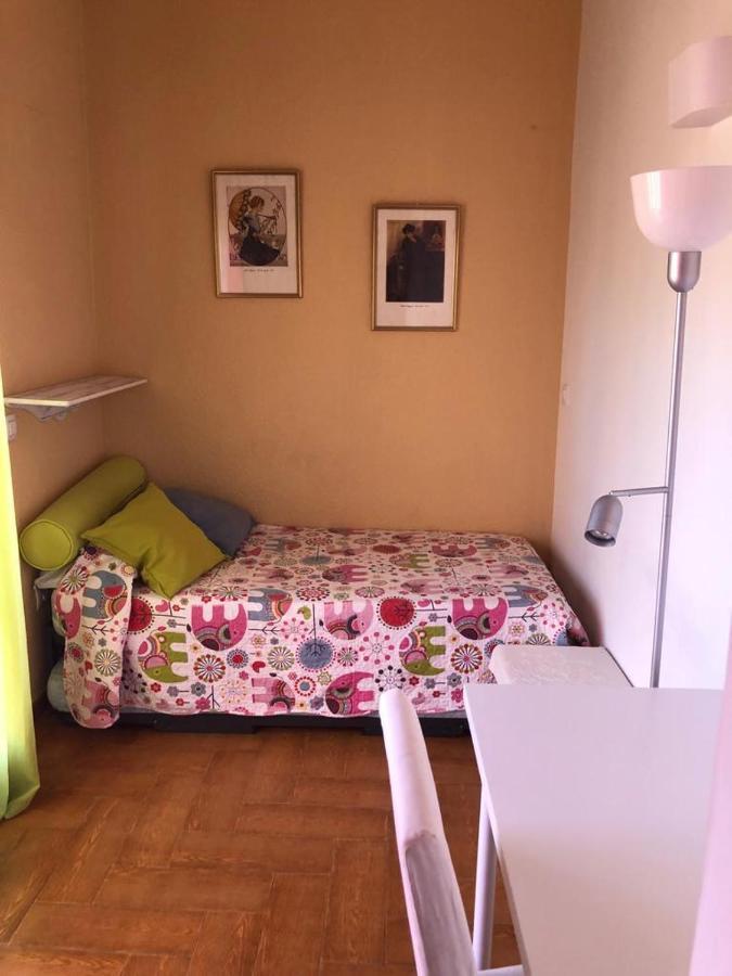 Familia Anfitriona Acoge Terraza Homestay Seville