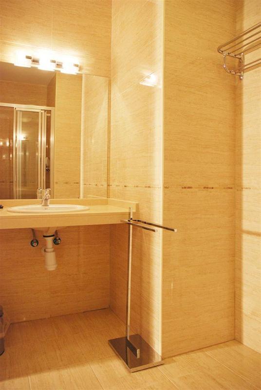 Metropolis Apartment *