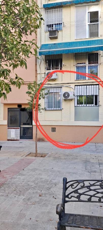 Sunny Handmade Home. Wi-fi, A/c & Free Parking Apartment *