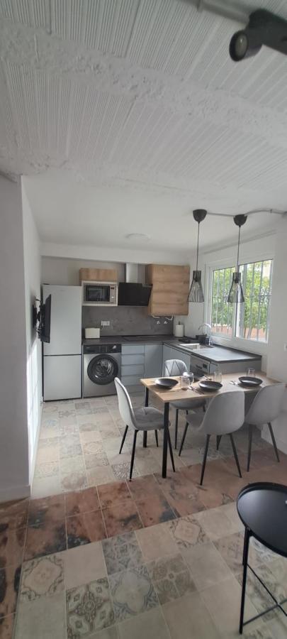 Apartment Sunny Handmade Home. Wi-fi, A/c & Free Parking