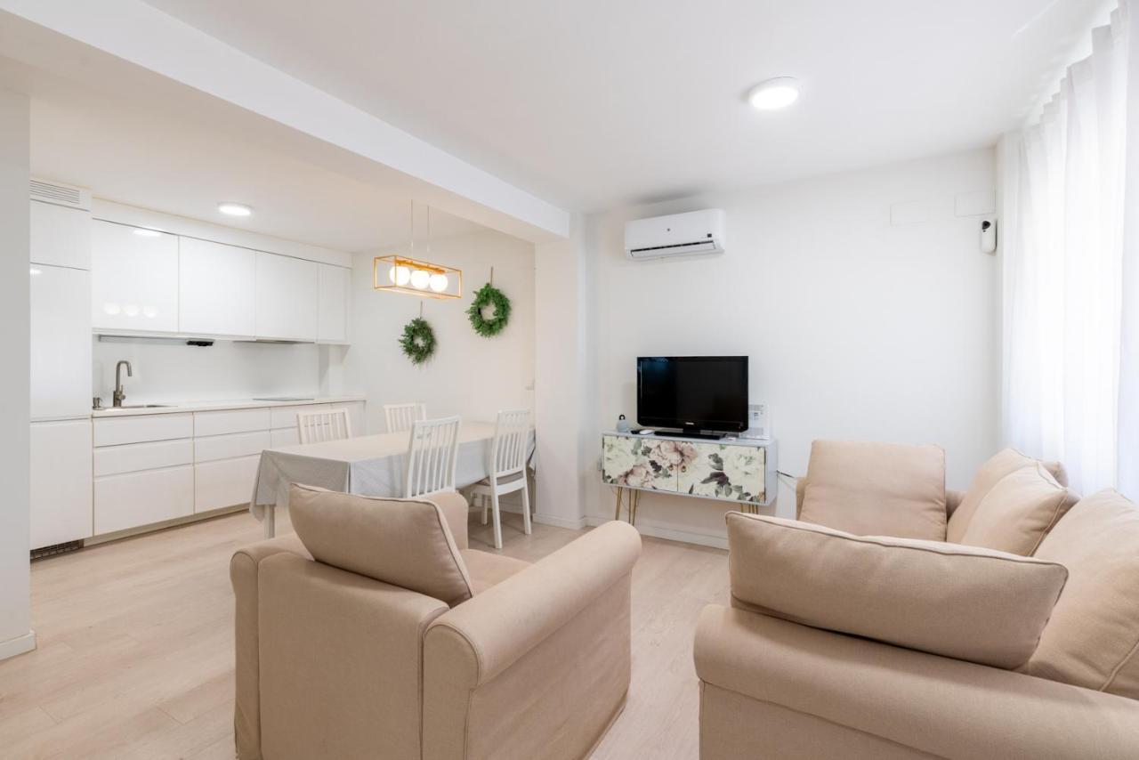 Apartment Whitey Aparment In Triana *