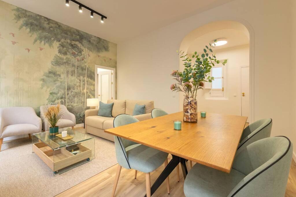 Juan De La Encina Apartment *