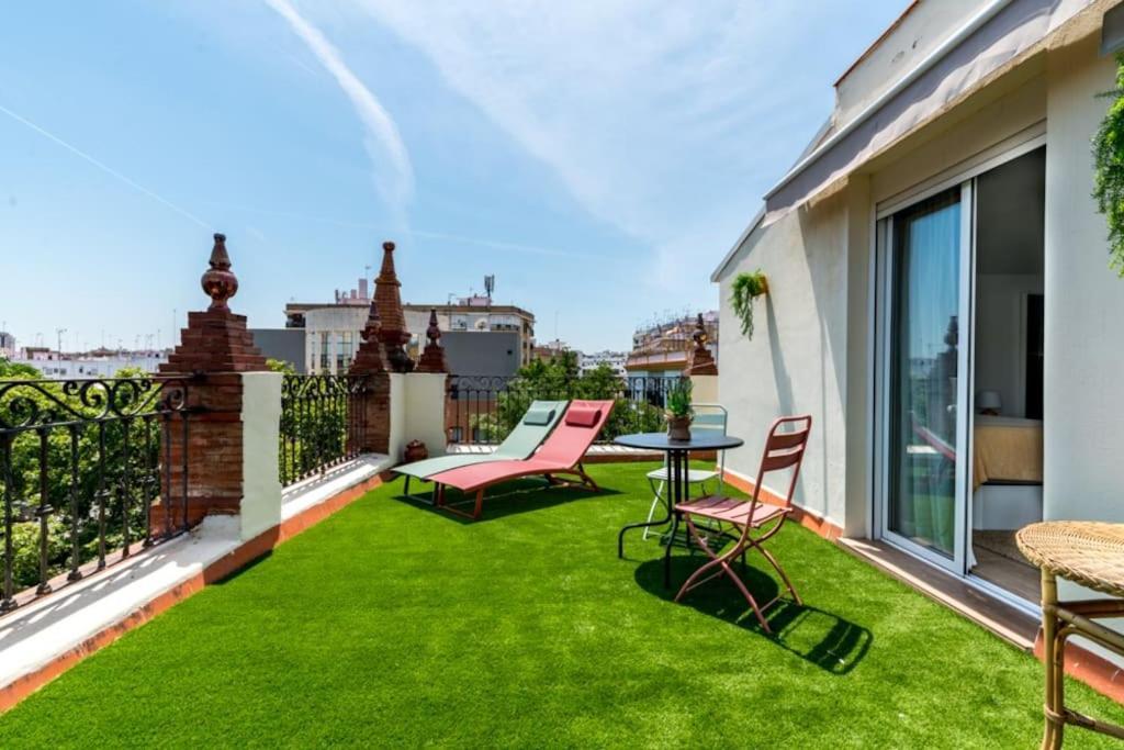 Sunny Study In Triana Apartment