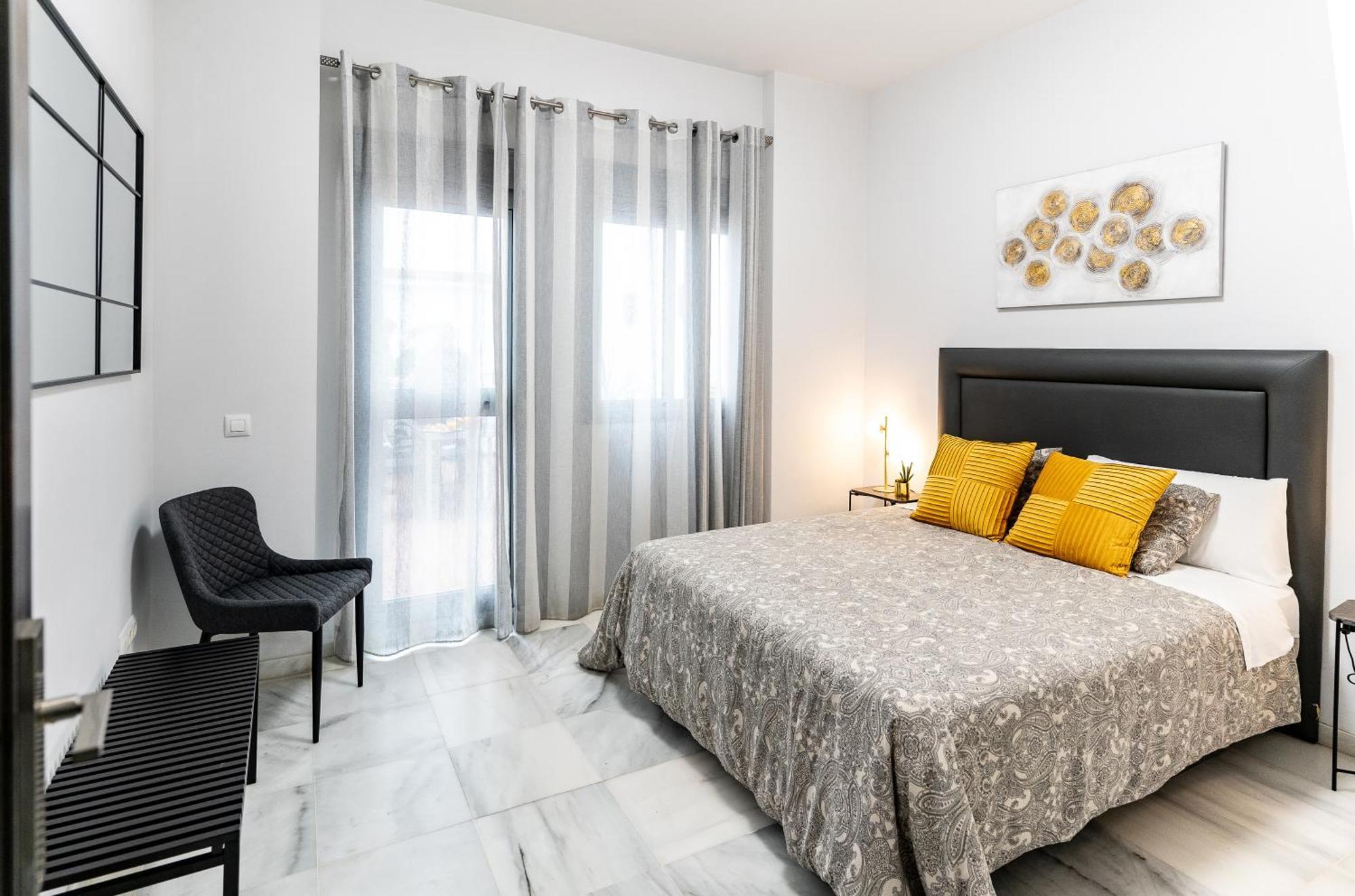 Triana Deluxe Con Patio Privado Seville