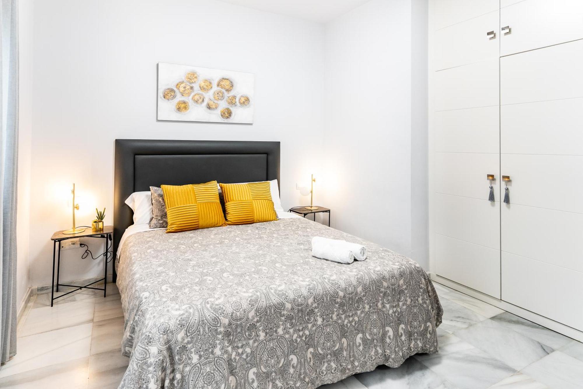 Triana Deluxe Con Patio Privado * Seville