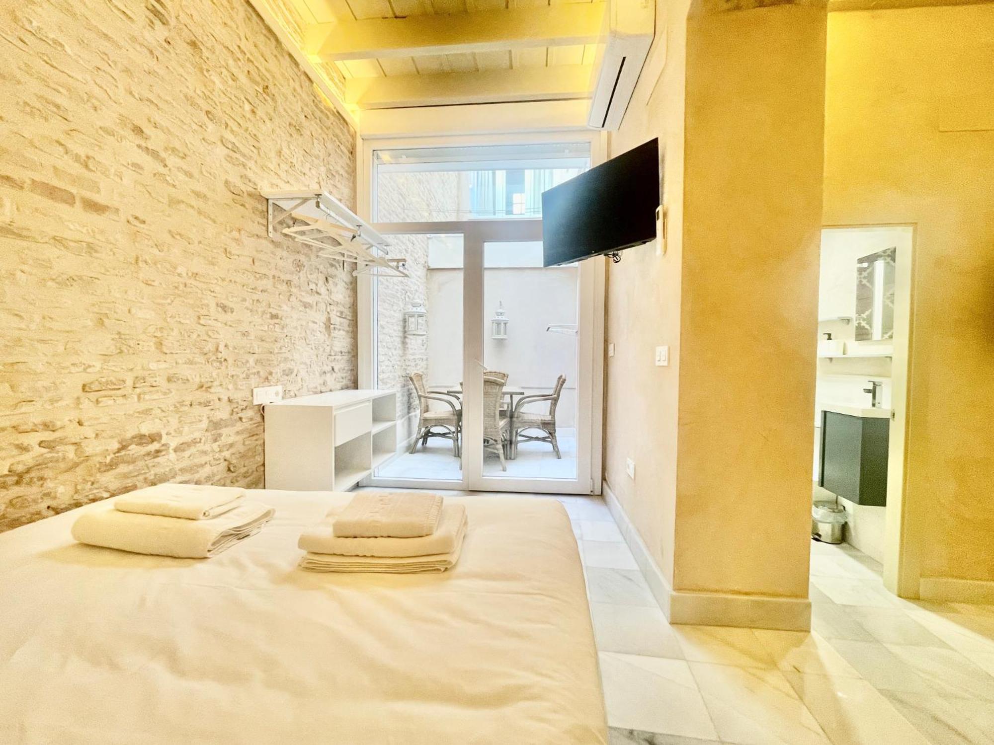 Click Triana - Patio Privado Apartment Seville