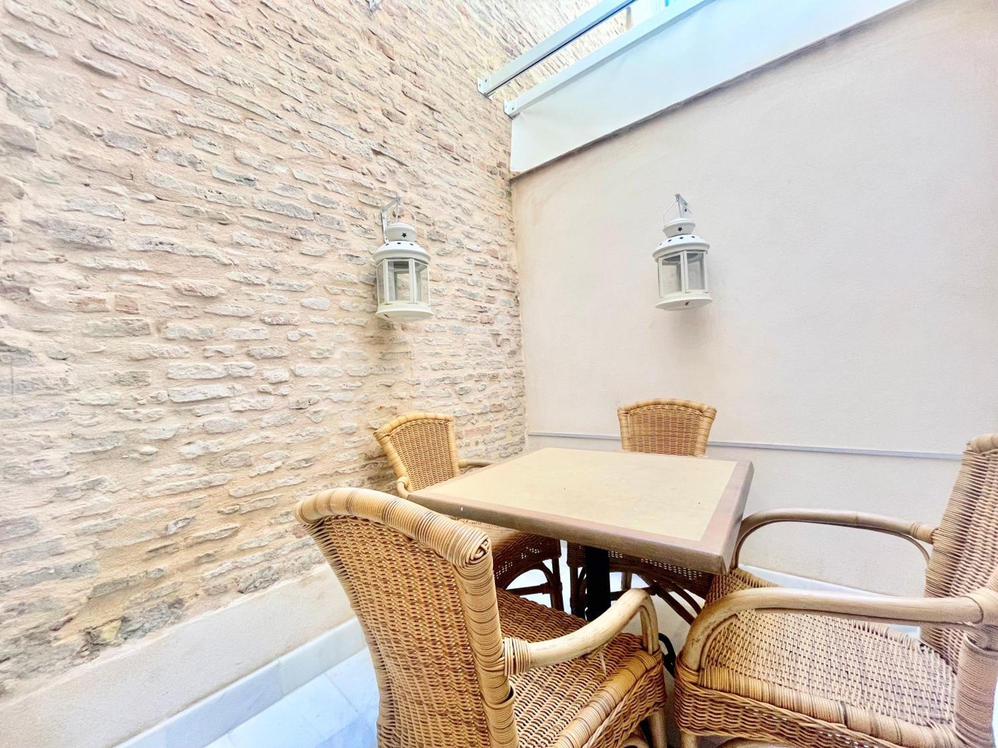 Click Triana - Patio Privado Apartment *