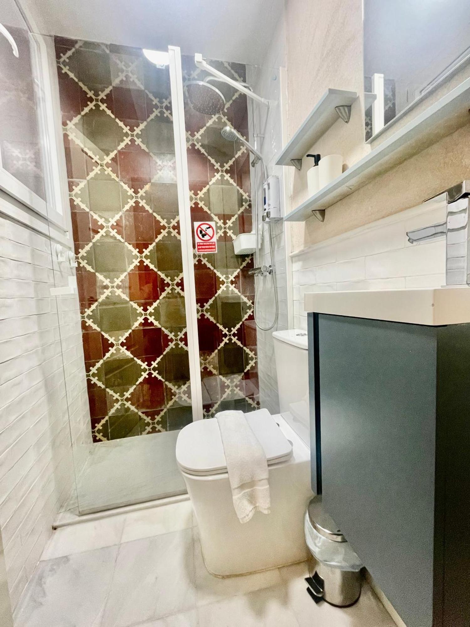 Click Triana - Patio Privado Apartment Seville