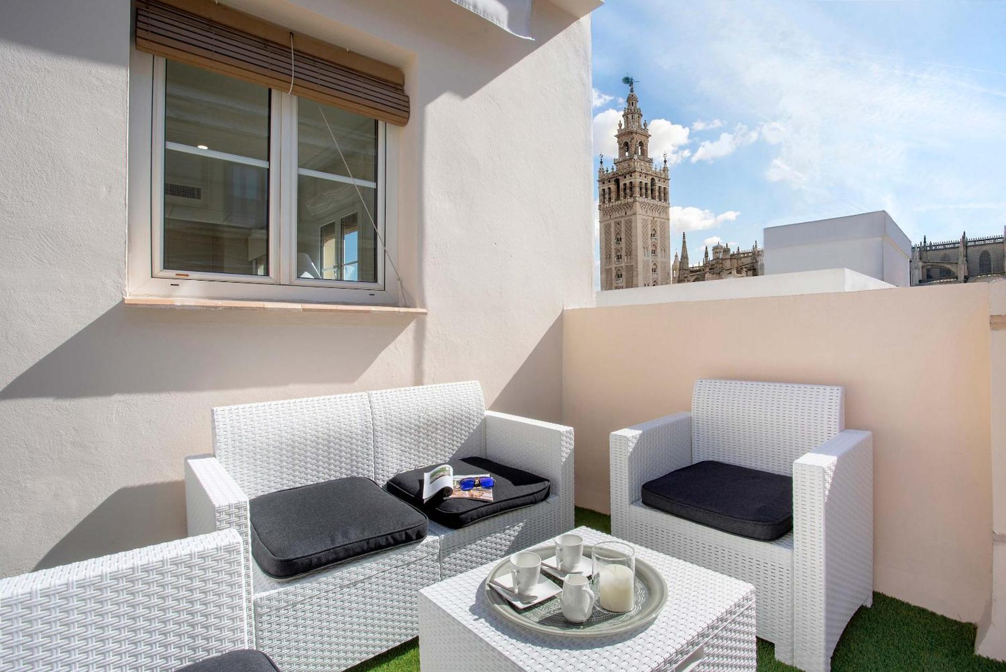 Genteel Giralda *