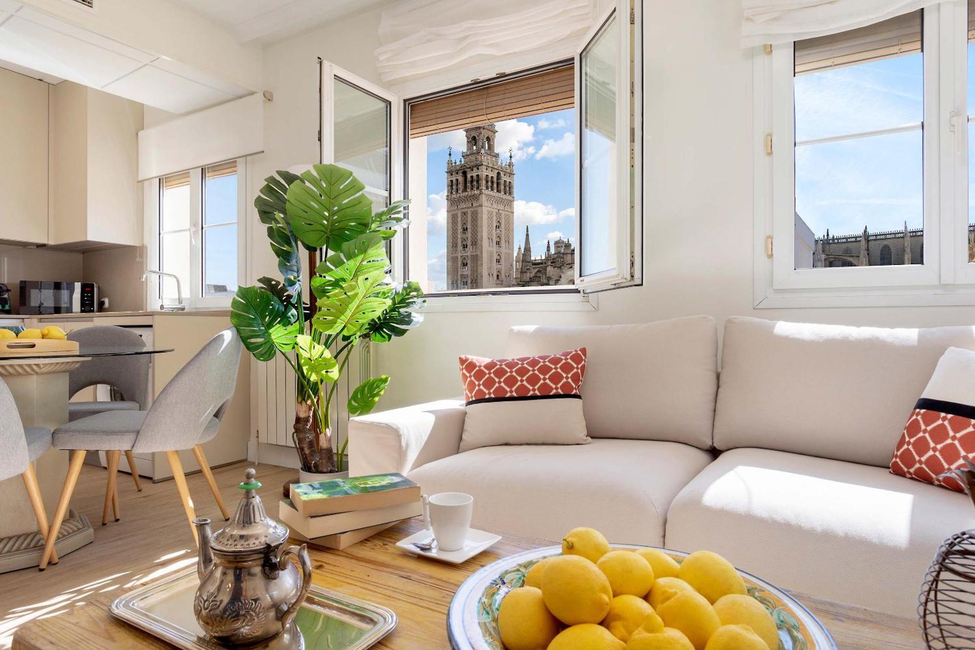 Genteel Giralda Apartment *