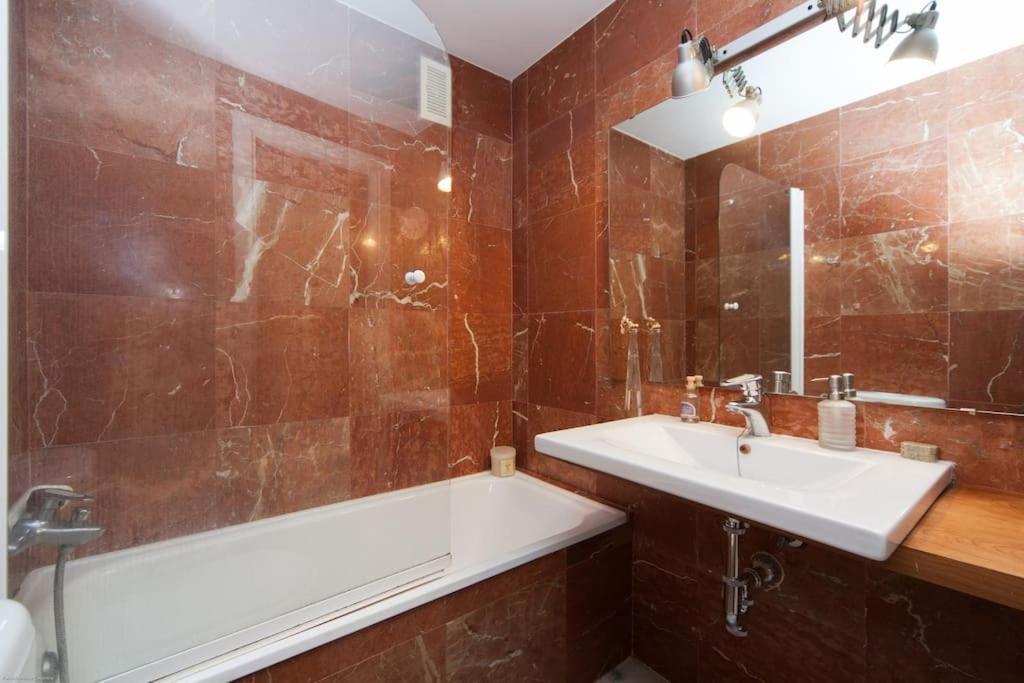 Apartment Centrally Located In Old Palace House Seville
