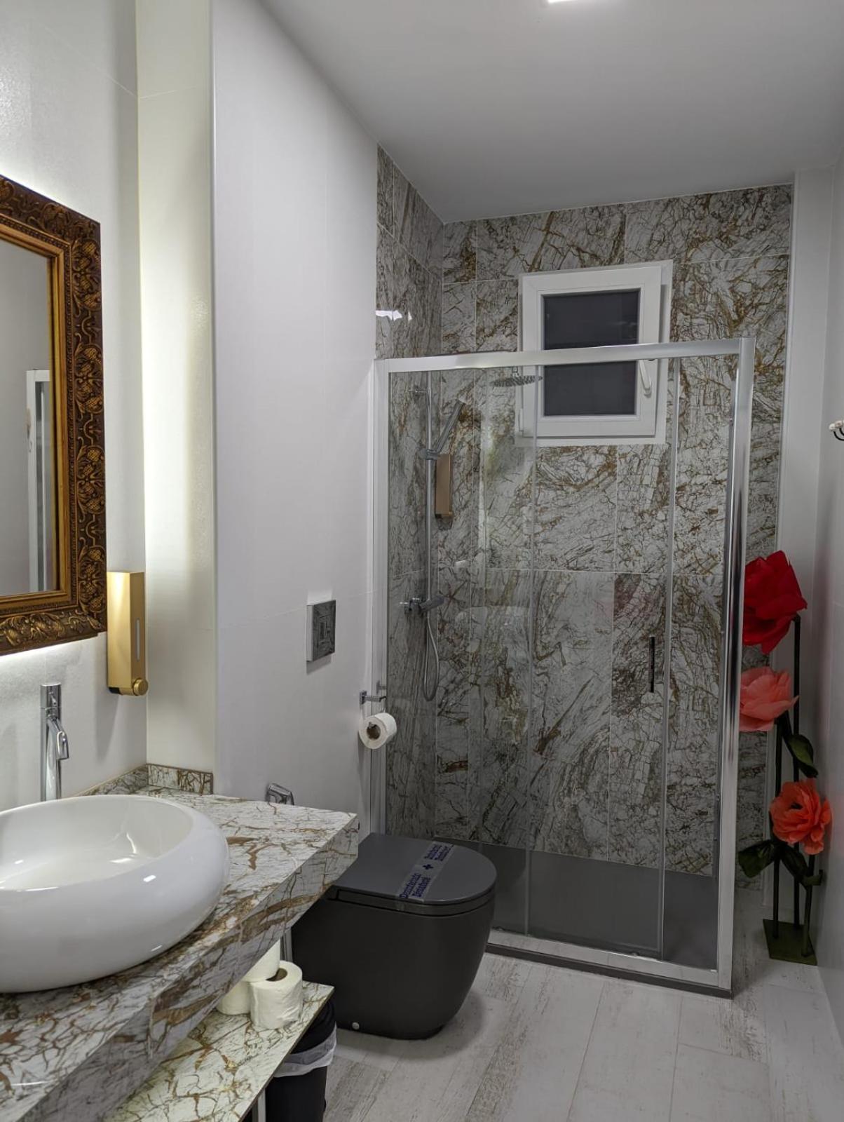 Deluxe En Av Cruz Roja Apartment *
