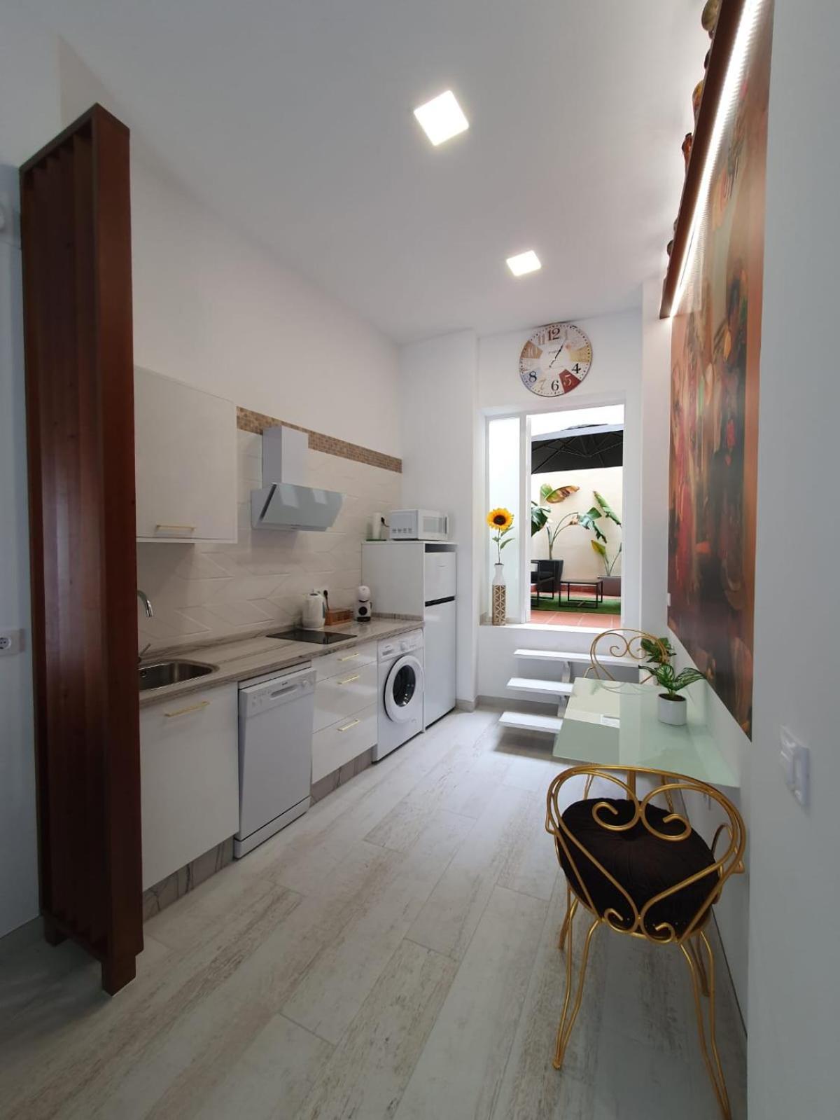 Deluxe En Av Cruz Roja * Seville