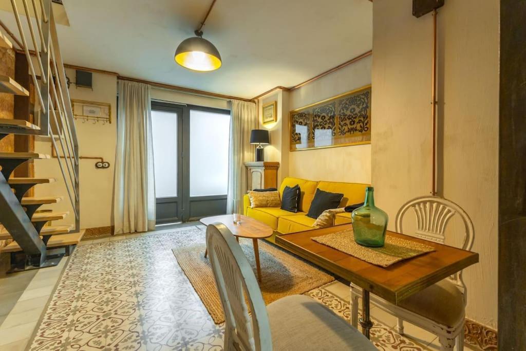 Triana Deluxe Duplex Apartment *