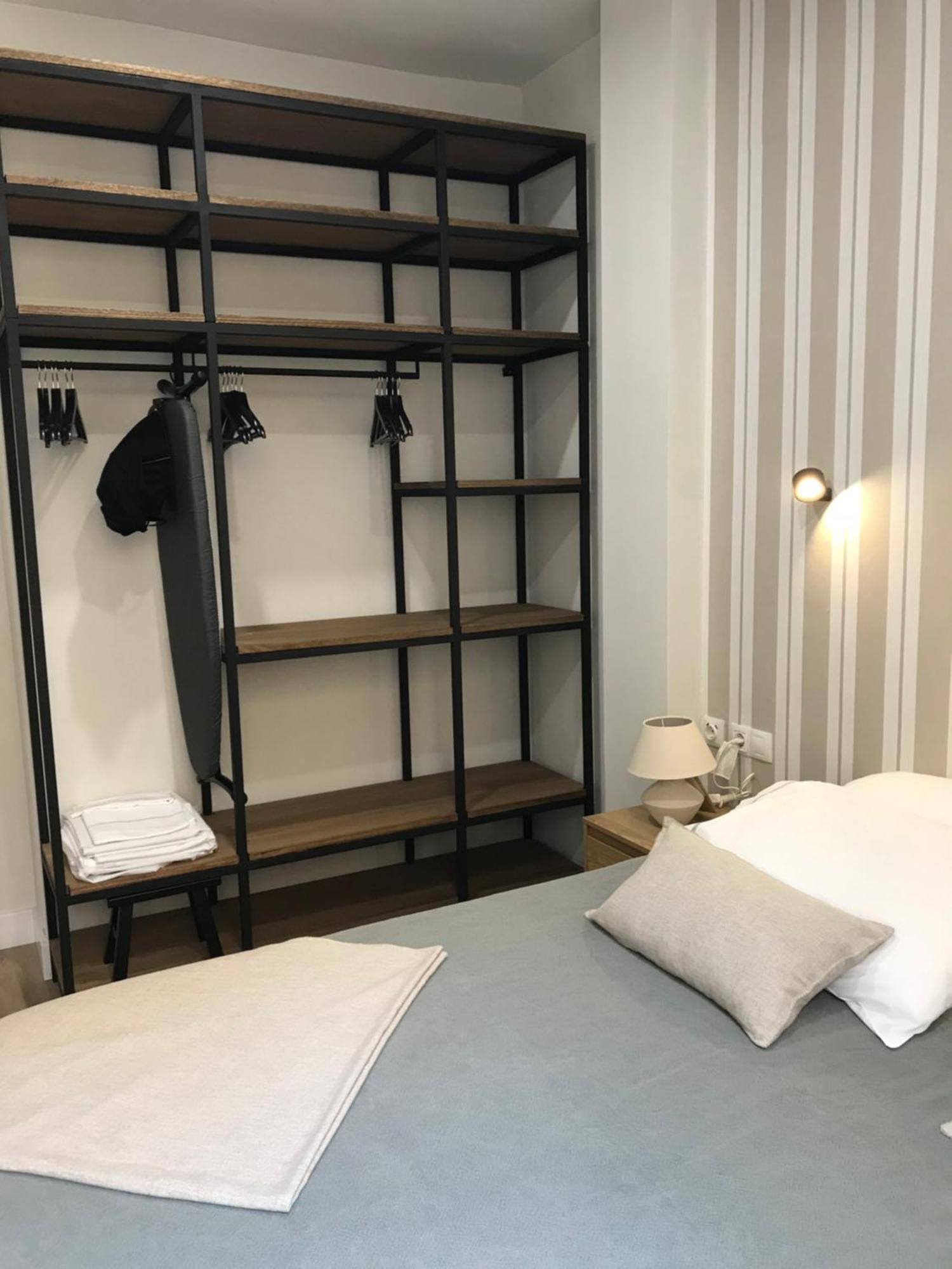 Lira Home, Centro