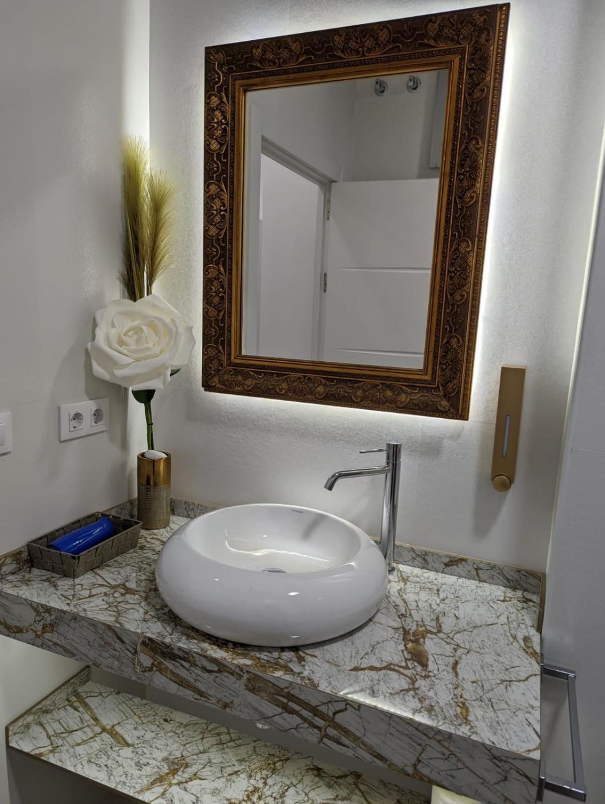 Deluxe En Av Cruz Roja Apartment *